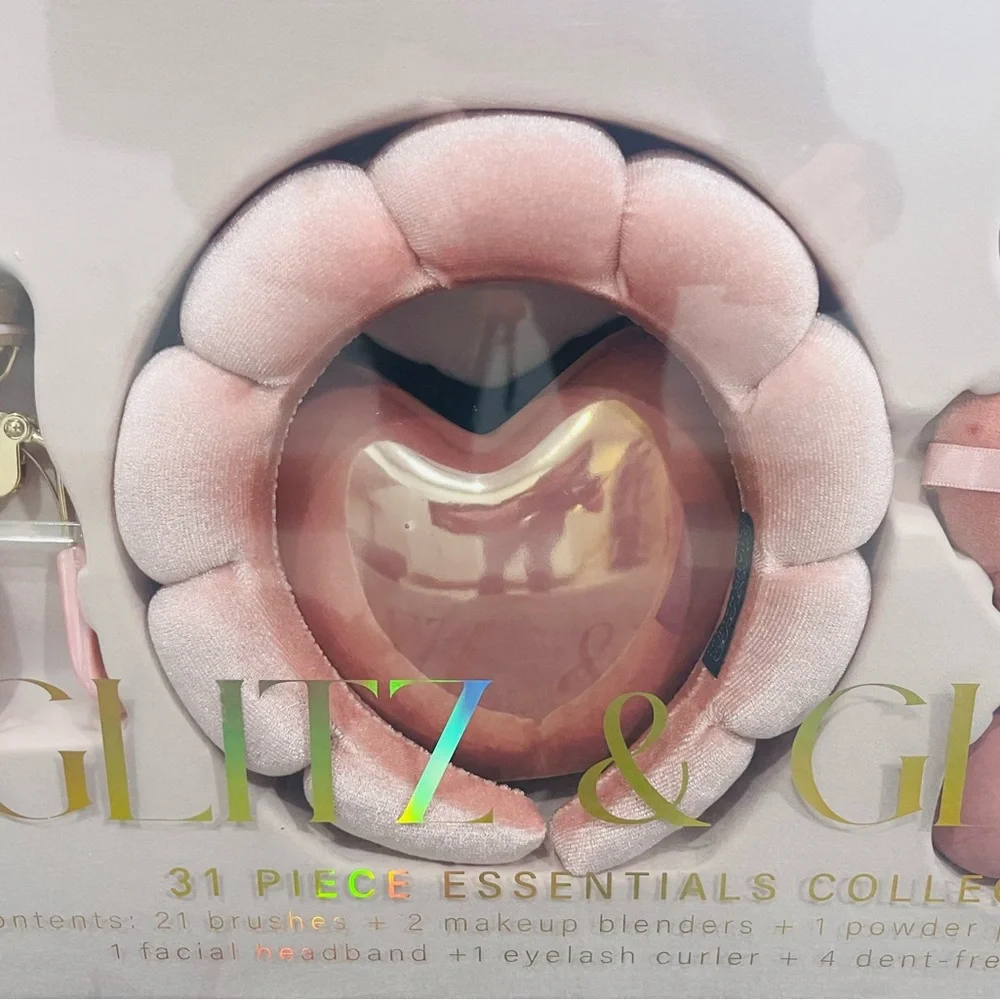 Glitz & Glam 31-Piece Makeup Brush Set Pink Gold Heart Storage Hard to Find New!